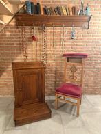 Kerkstoel, paternosters, bijbels en een bidstoel, Ophalen