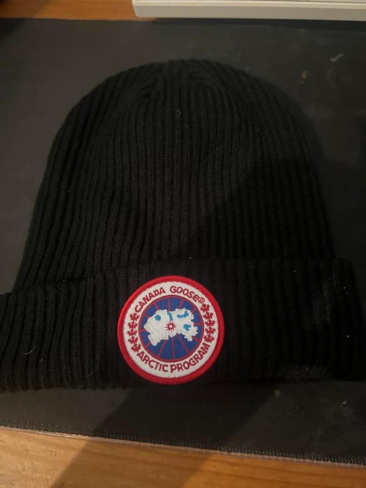 Canada Goose Beanie – Zwart – Arctic Program Logo, Kleding | Heren, Mutsen, Sjaals en Handschoenen, Zo goed als nieuw, Muts, Maat 48/50 (M)