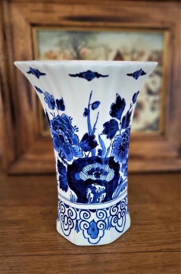 Vase en Royal Delft de 1968 disponible aux enchères