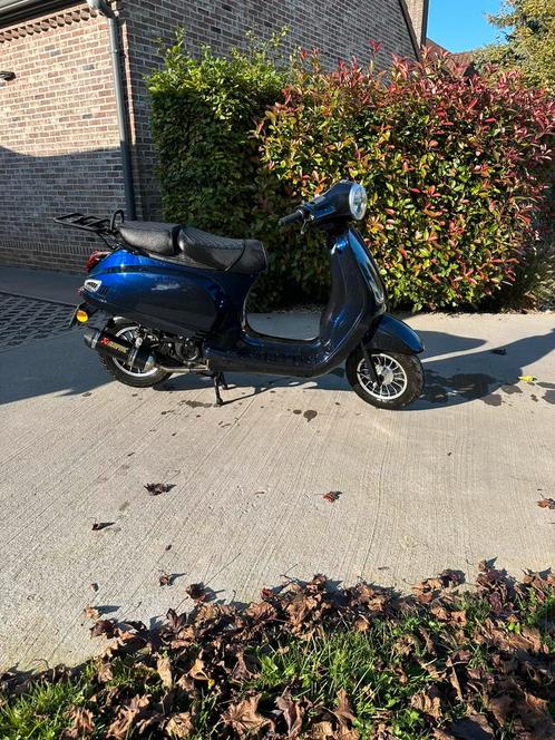 Scooter a klasse, Fietsen en Brommers, Scooters | Overige merken, Zo goed als nieuw, Klasse A (25 km/u), Benzine, Ophalen