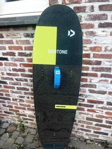 Kitefoil - complet - Duotone Feeboard disponible aux enchères