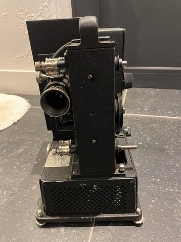 Projecteur vintage Nizo HS 16 mm – Modèle rare des années 19 disponible aux enchères