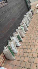 Te koop 16 zakken aan 20kg per stuk witte zand keitjjes, Ophalen, Zo goed als nieuw