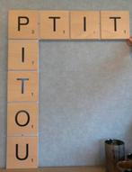 Logo met grote houten scrabble letters, Ophalen, Zo goed als nieuw, 75 tot 100 cm, 75 cm of meer