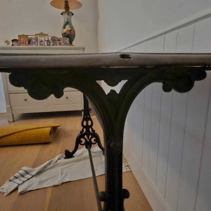 Dit is een écht oud bistrotafeltje, Antiek en Kunst, Antiek | Meubels | Tafels, Ophalen