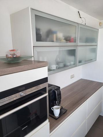 4x hangkast keuken met glazen deurtje. beschikbaar voor biedingen