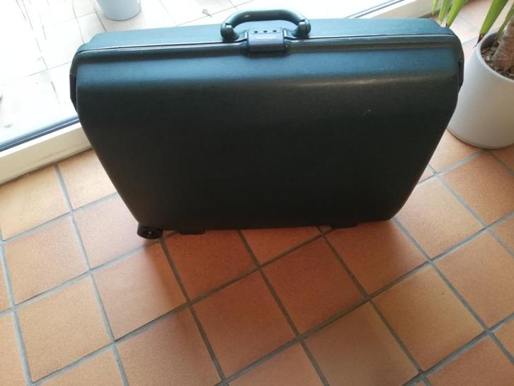 Valies, Bijoux, Sacs & Beauté, Valises, Comme neuf, Plastique dur, 60 à 70 cm, 45 à 55 cm, Clé, Roulettes, Enlèvement