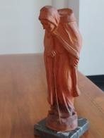 Terracotta beeld oud vrouwtje op marmeren voetje, Antiek en Kunst, Ophalen