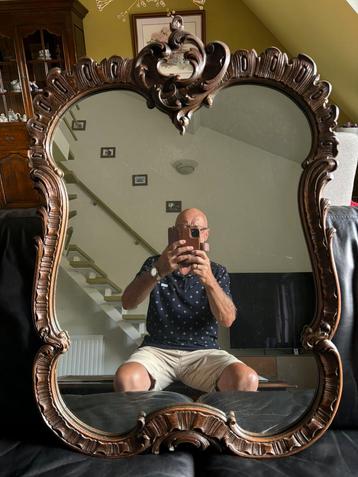 Antieke houten wandspiegel  beschikbaar voor biedingen