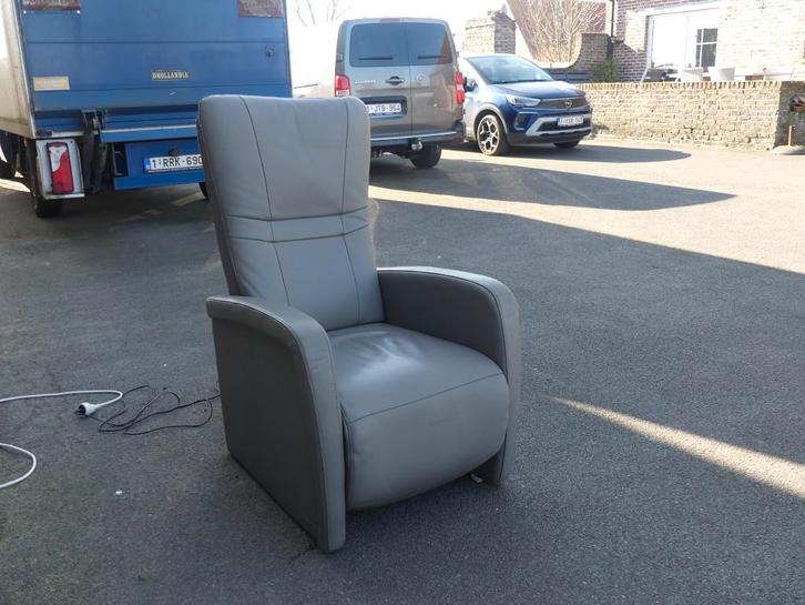 Fauteuil de relaxation électrique à l'état neuf Brand Medalo, Maison & Meubles, Fauteuils, Comme neuf, Cuir, 50 à 75 cm, 75 à 100 cm