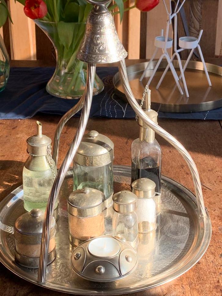 Plateau avec accessoires de table, Maison & Meubles, Cuisine | Ustensiles de cuisine, Comme neuf, Enlèvement