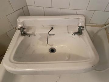 lavabo B 58cm, D 49cm, H20cm. met ondersteun beschikbaar voor biedingen