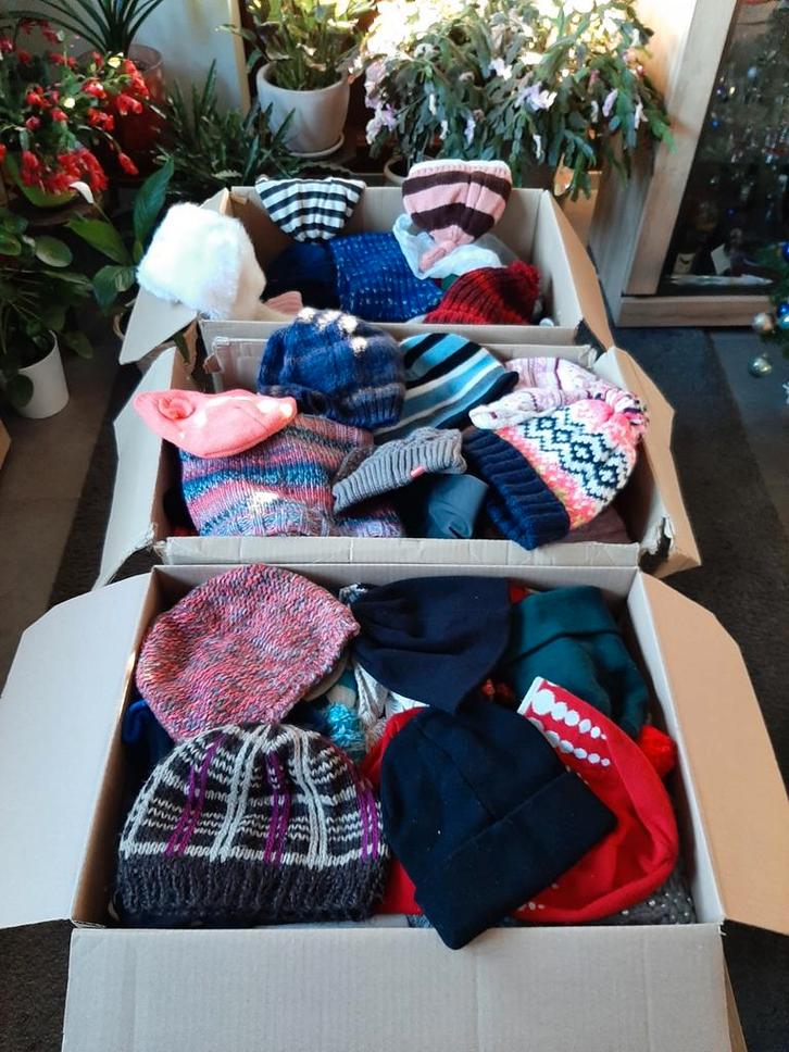 40 mutsen voor mannen en vrouwen aan 1€ of 25 € voor alles, Kleding | Dames, Dames-kledingpakketten, Gedragen, Ophalen of Verzenden