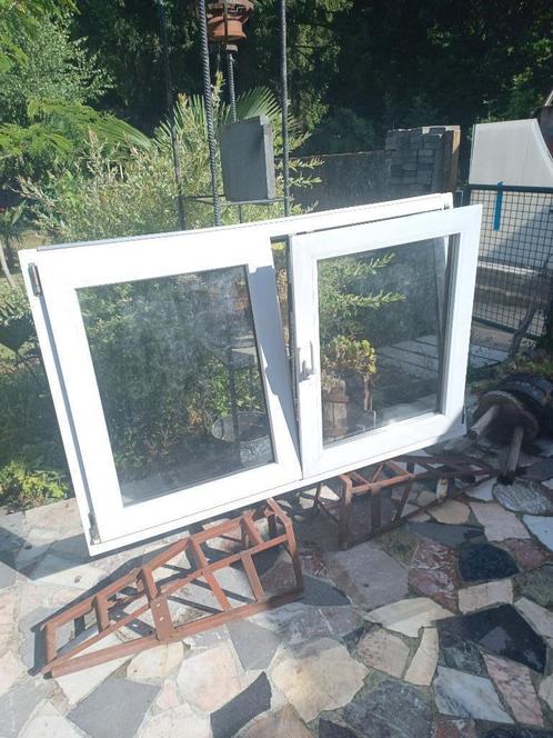 PVC raam: buitenkant: bruin / binnenkant: wit, Doe-het-zelf en Bouw, Glas en Ramen, Gebruikt, Gevelraam of Ruit, 80 tot 120 cm