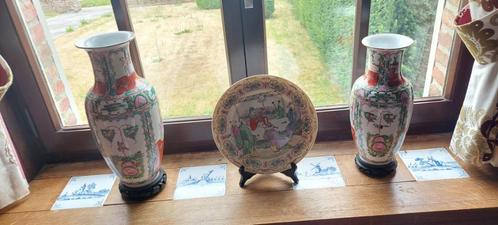 Chinese vaas en bord – Rose Medallion stijl – kleurrijk pors, Antiek en Kunst, Curiosa en Brocante, Ophalen