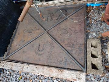 Ancienne plaque en fonte de cheminée, Enlèvement
