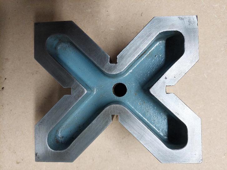 KRUISBLOKKEN in gietijzer, 2 stuks., Bricolage & Construction, Instruments de mesure, Comme neuf, Accessoires, Enlèvement