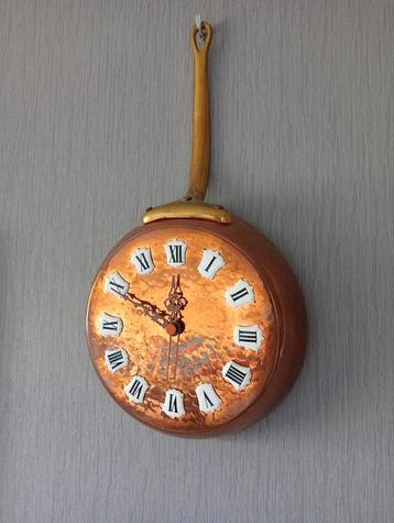 Poêle en cuivre unique avec horloge en état de marche, Enlèvement ou Envoi