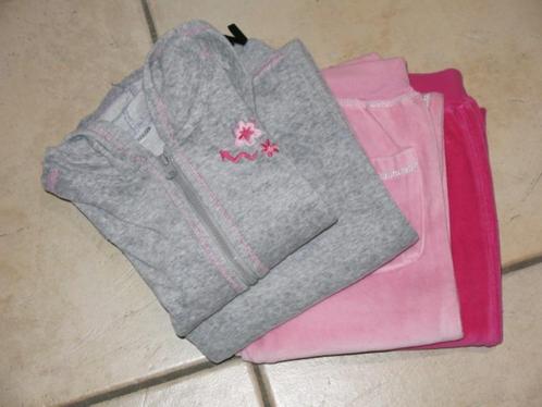 Een jogging + 2 extra broeken, maat 122-128, als nieuw, Kinderen en Baby's, Kinderkleding | Maat 122, Zo goed als nieuw, Meisje
