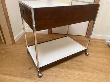 Roltafel jaren 70 design beschikbaar voor biedingen