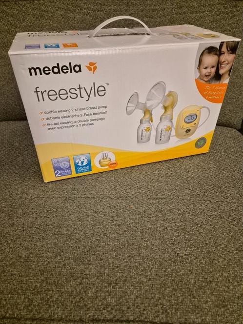 MEDELA - Freestyle dubbele elektrische 2fase borstkolf - vol, Kinderen en Baby's, Babyvoeding en Toebehoren, Gebruikt, Borstkolf