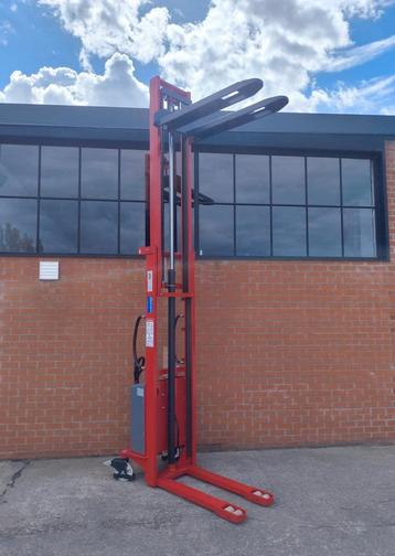Semi elektrische stapelaar 350cm hefhoogte 1500kg  beschikbaar voor biedingen