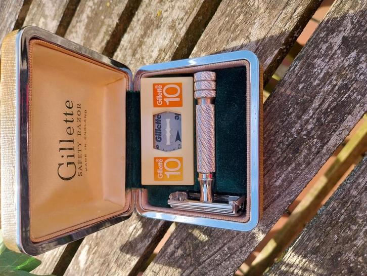 Gillette scheermes in originele verpakking met scheermesjes/, Verzamelen, Merken en Reclamevoorwerpen, Gebruikt, Verpakking, Ophalen of Verzenden