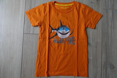 Leuke oranje T-shirt haai Stones and bones maat 140, Kinderen en Baby's, Kinderkleding | Maat 140, Zo goed als nieuw, Jongen, Shirt of Longsleeve