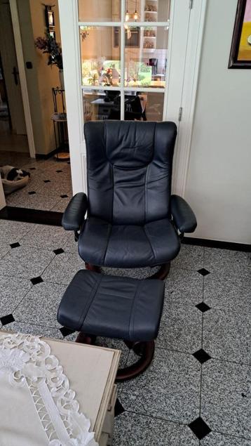 Relax stoel, handmatig te bedienen blauw leder beschikbaar voor biedingen