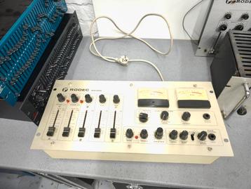 Rodec SM 200 = 185 euro, Muziek en Instrumenten, Midi-apparatuur, Ophalen of Verzenden, Zo goed als nieuw