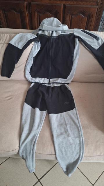 nike tech  beschikbaar voor biedingen