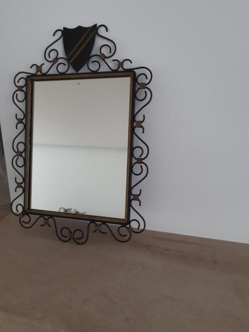 Vintage spiegel met smeedijzer- in zeer goede staat, Antiek en Kunst, Antiek | Spiegels, Minder dan 50 cm, Minder dan 100 cm, Rechthoekig