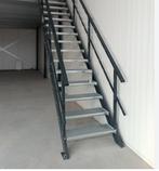 stalen trap met 2 leuningen en 14 tredes;, Ophalen, Gebruikt, Trap