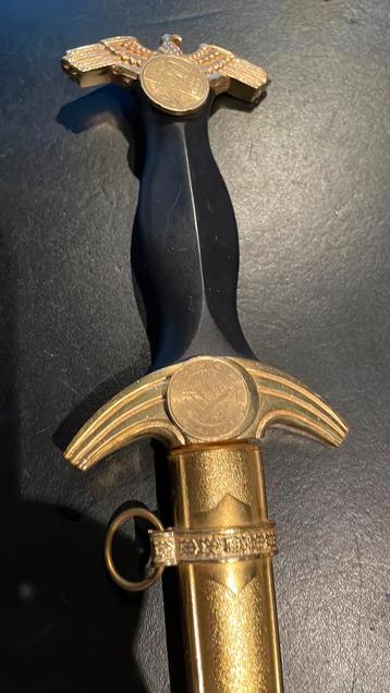 Dolk mes beschikbaar voor biedingen