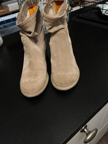 Prachtige licht beige dames enkellaarsjes maat 39 beschikbaar voor biedingen