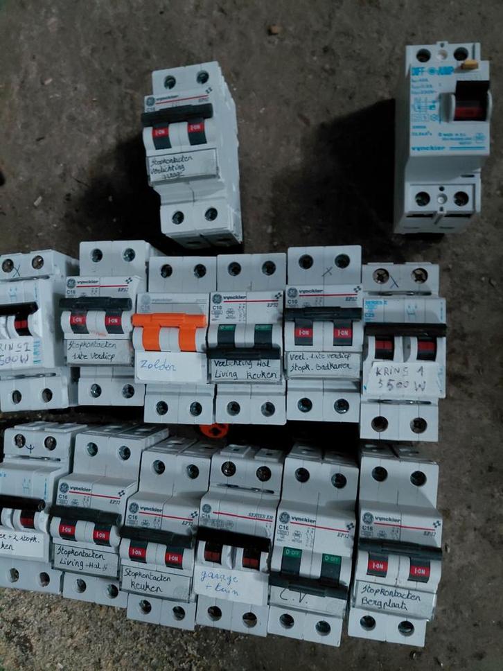sokkelautomaten+verliesstroomschakelaar, Doe-het-zelf en Bouw, Elektriciteit en Kabels, Zo goed als nieuw, Overige typen, Ophalen