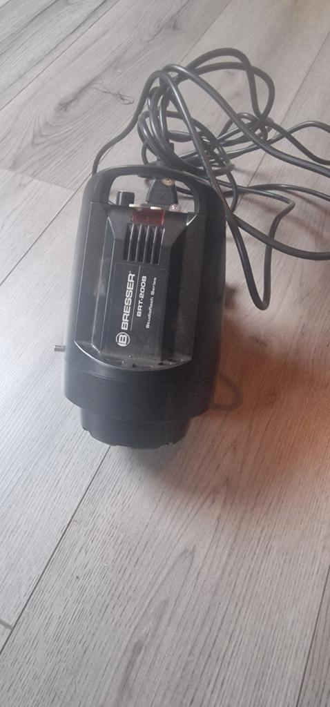 Bresser BRT-200B , Audio, Tv en Foto, Foto | Flitsers, Gebruikt, Overige merken, Kantelbaar, Ophalen