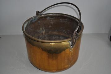 Vintage koperen pot met hengsel  