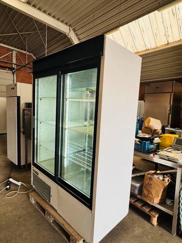 Drankenkoelkast - met 2 glazen /Horeca Koelkast – beschikbaar voor biedingen