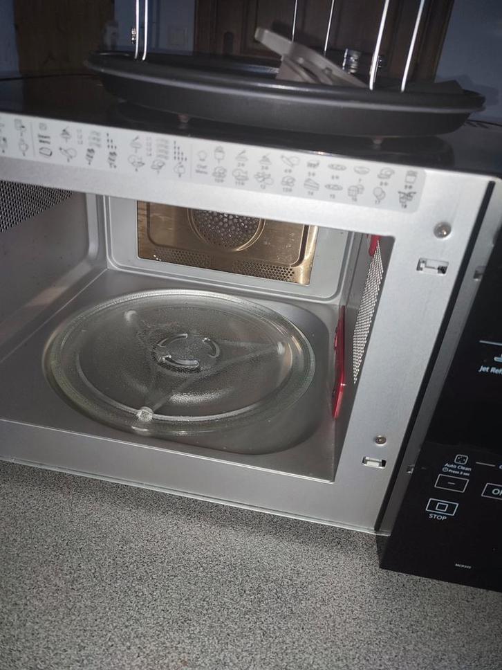 Micro ondes noir Whirlpool, Elektronische apparatuur, Microgolfovens, Oven, Ophalen