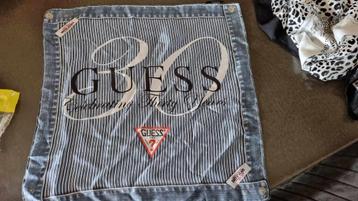 The) Foulard Guess faux jeans