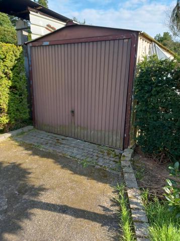 Garagebox met kantelpoort.