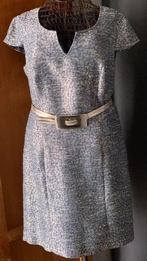 Robe exquise de Caroline Biss, fine bleue, argentée et dorée, Vêtements | Femmes, Robes, Comme neuf, Taille 38/40 (M), Bleu, Enlèvement ou Envoi