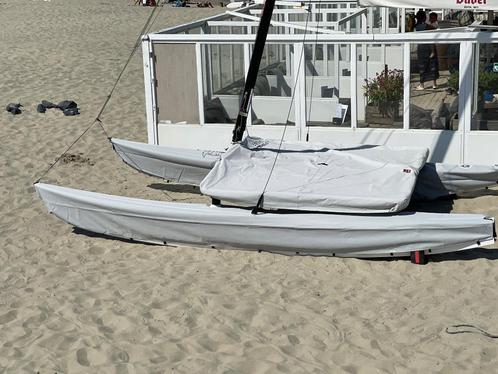 CATAMARAN - HOBIE CAT 16 RACE - 08/2022 - 2 SETS ZEILEN, Watersport en Boten, Catamarans, Zo goed als nieuw, Ophalen