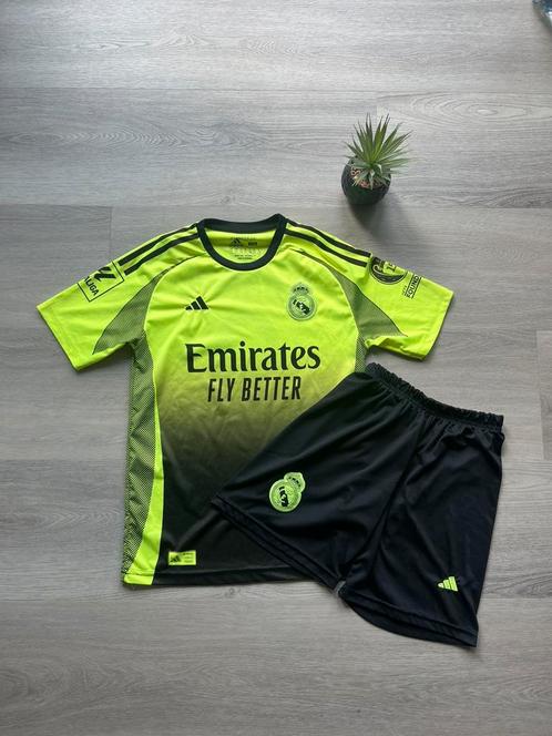 Real madrid, Sport en Fitness, Voetbal, Zo goed als nieuw, Set, Maat XS of kleiner, Ophalen of Verzenden