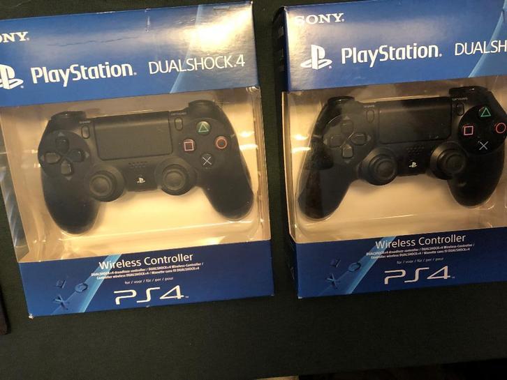 Manette PS4 2X toujours dans la boîte : usagée, 100% OK, Consoles de jeu & Jeux vidéo, Consoles de jeu | Sony Consoles | Accessoires