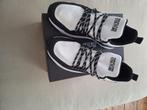 Sneakers versace maat 42, Wit, Ophalen of Verzenden, Zo goed als nieuw, Sneakers