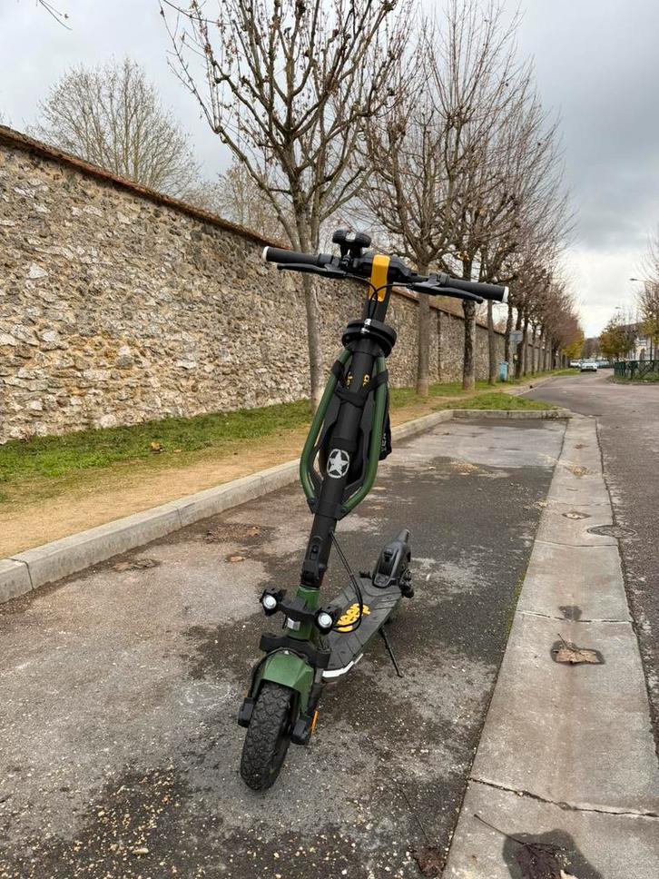 Jeep trottinette, Fietsen en Brommers, Steps, Zo goed als nieuw, Elektrische step (E-scooter), Ophalen of Verzenden