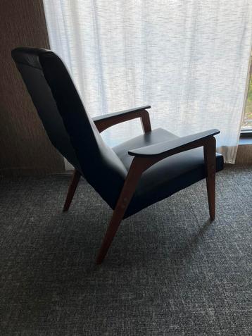 2 lederen retro stoelen/zetels beschikbaar voor biedingen
