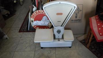 antieke Berkel weegschaal in emaille beschikbaar voor biedingen